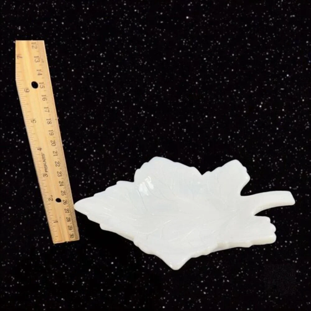 Vintage Westmoreland White‎ Milk Glass Maple Leaf Candy Dish Textured Glass VTG